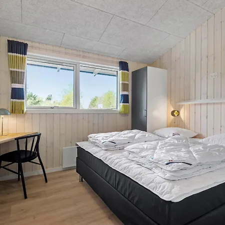4 Bedroom Gorgeous In Holiday home