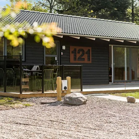 4 Bedroom Gorgeous In Holiday home